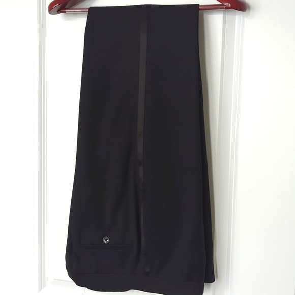 Sondergaard Black Tuxedo Suit - Picture 13 of 14